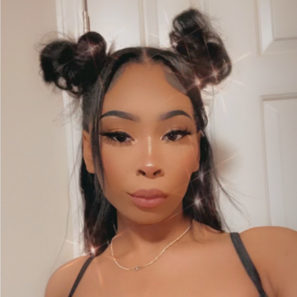 Hey everyone!! I’m Kam🖤 it’s nice to be here on this lovely app !